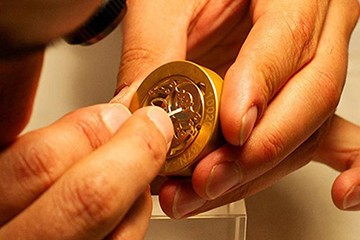 青岛劳力士表停走维修地址